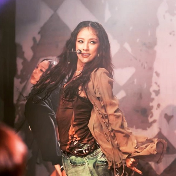 CF 안 하겠다더니… 돌아오자마자 5개월 만에 42억 번 여가수