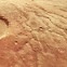 [우주를 보다] 화성 표면에서 노려보는 섬뜩한 '눈동자 크레이터' 포착
