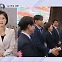 [정치톡톡] 5년 만의 공식 대면 / 5.18에 간 영남 국화 / 조선 사랑꾼