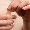 [사이언스카페] 손가락이 잘 베이는 종이는? 두께 65㎛ 과학 저널