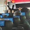 공항 리무진 버스 운전사 등받이에 맨발 ‘턱’…“기가 막힌다” [e글e글]