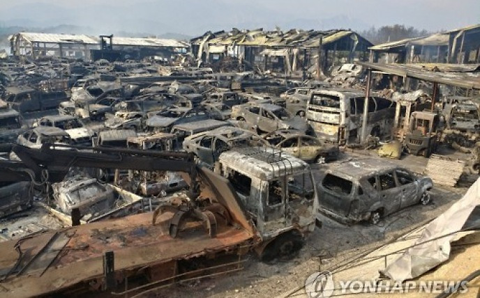 [강원산불] '폭격 맞은 듯' 잿더미 된 처참한 현장.."전쟁터야" 한숨