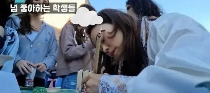 한 유튜버가 미국 학교에서 한국 홍보하는 법 이미지