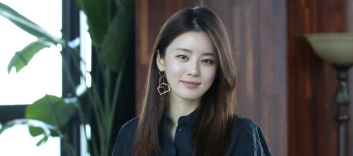 8살이나 속였는데 너무 동안이라 아무도 몰랐던 여배우의 충격 고백 이미지