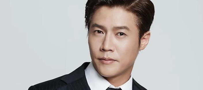 첫사랑이랑 결혼까지 했는데 "바로 이혼하고 혼자서 아들을 키워왔다는" 남배우 이미지