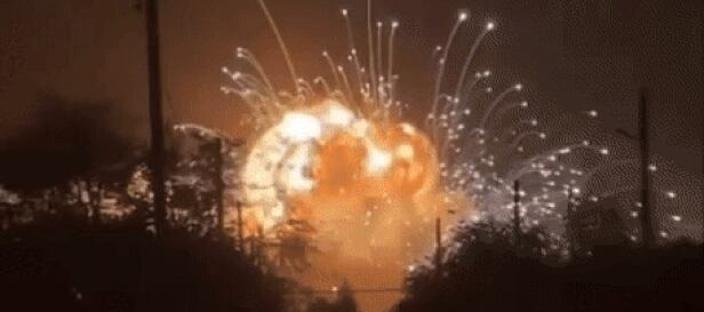 포탄 1만발 사라졌다! 러시아 탄약차량 20대, 드론 습격에 ‘불바다’ 이미지