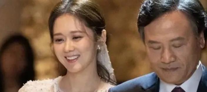 하루 5억 벌던 여배우, 결혼 자금이 없어 친구한테 빌린 진짜 이유 이미지