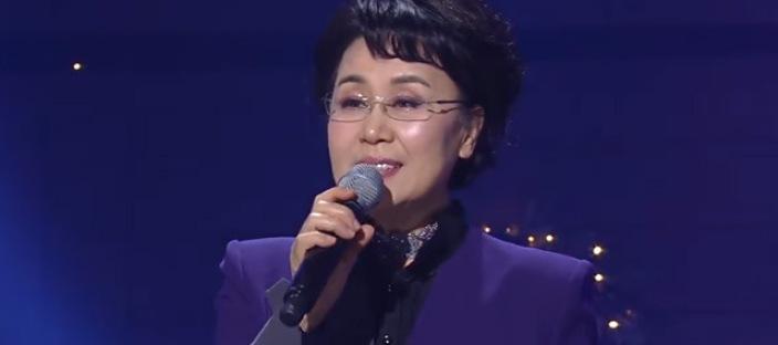 세 번의 결혼, 세 아들…심수봉이 첫째에게 전 재산을 주려는 이유 이미지