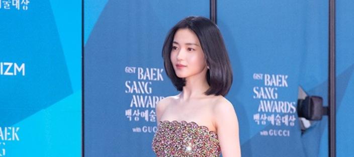 벡상예술대상 모두가 놀란 독특함에 워스트 패션이라고? 김태리 드레스 어떻길래 이미지
