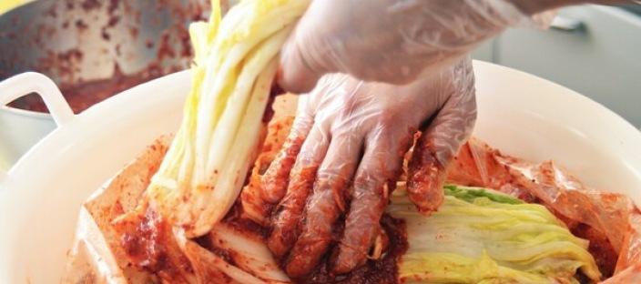 김치 담글 때 "이 재료" 넣으면 발효가 아니라 썩어갑니다 이미지