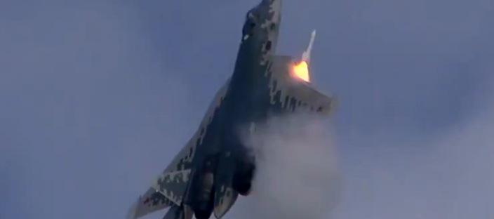 푸틴, 깜짝 놀란 이유! F-22A 랩터가 발사한 미사일에 Su-57 펠론 박살나는 상황 이미지