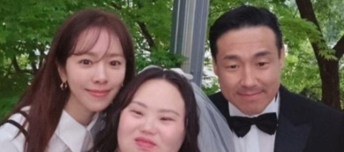 소속사도 몰랐던, 정은혜 작가 결혼식에 ‘헤메코’ 선물한 마음도 예쁜 탑여배우의 의리 이미지