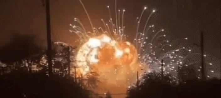 “러軍 1년치 쌓아놨다더니”… 우크라이나 공격 한 방에 탄약창 흔적도 없다! 이미지