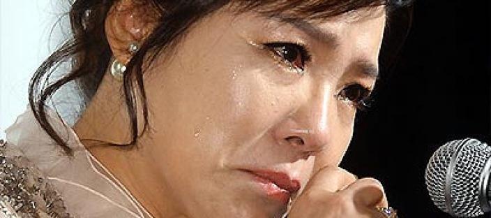 1400억 벌고도 1원 못 받고 이혼, 소속사 대표 전 남편에게 전 재산 빼앗긴 국민가수 이미지
