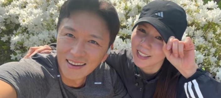 “진짜 멱살 잡고 병원 보냈다” 아내 덕분에 암 조기 발견한 진태현 이미지