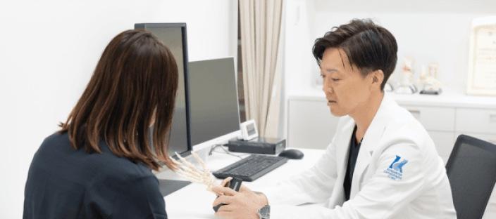 자기 전 "이 음식만 피해도 뼈건강 10년 지킵니다" 꼭 피하세요 이미지