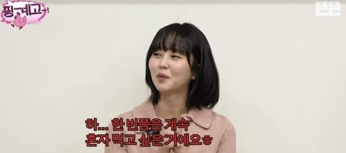 외향인들 사이에 끼여서 1년동안 촬영한 내향인 김소현 이미지