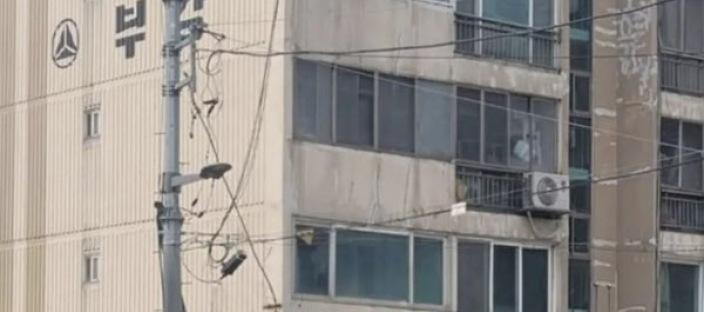 "빌라 1층에 저게 뭐지?" 두 눈을 의심케한 수원 '빌트인 편의점' 이미지