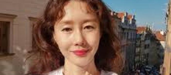 '눈물의 여왕' 김지수, 한국 떠나 프라하에서 찾은 진짜 인생...“김치 한 조각에 울컥” 이미지