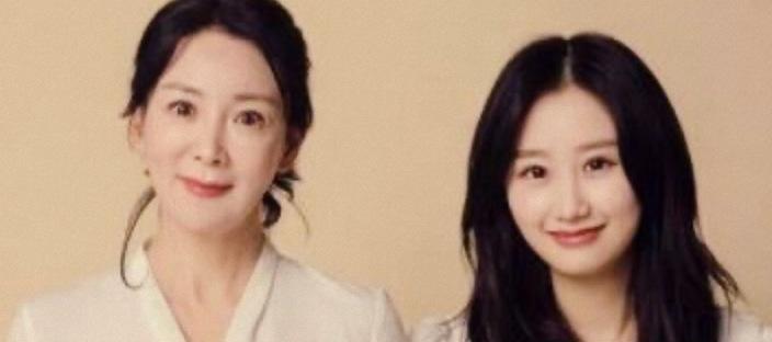 충격! 엄마보다 더 예쁘다는 반응 쏟아진 여배우 딸의 정체! 이미지