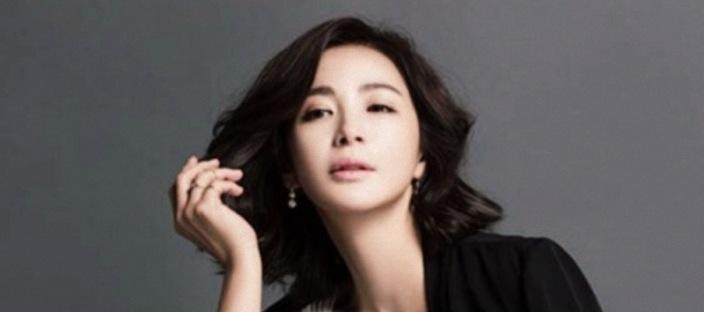 충격! 7년 만에 이혼 후 암투병 여배우, 훈남 의사와 초호화 재혼?! 이미지