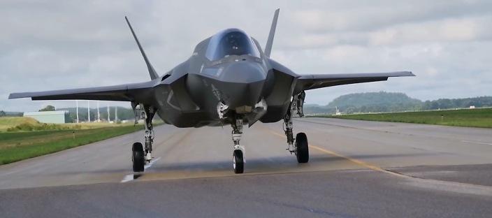 중국 배 아파 죽는다! 미국 F-35 전투기 대박 세계 최강 F-135 엔진 개발 소식 이미지