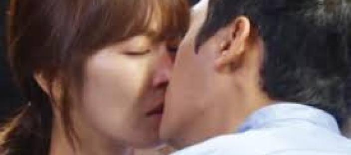 키스신 찍는데 너무 리얼해서 의아했는데 알고보니 진짜 사귀고 있었던 톱배우 커플의 정체 이미지