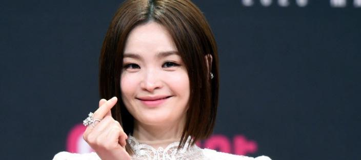 만난지  6개월만에 결혼 했는데... 12년동안 정체를 숨김 이미지