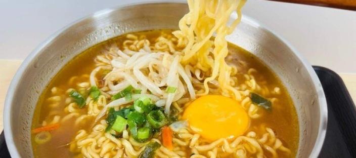 365일 동안 라면만 먹고도 일반인들보다 2배 건강한 비결은 ''이거'' 였습니다. 이미지