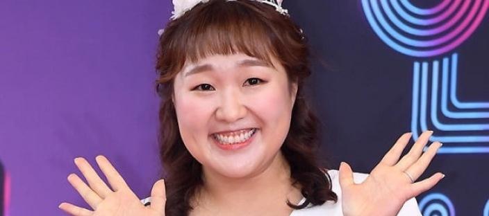 남친에게 사채 빚 고백했는데 "같이 갚으면 돼.." 10년 찐팬과 결혼한 연예인 이미지