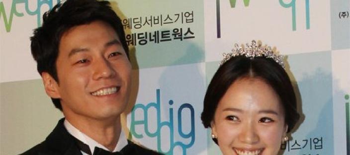23살 상대 배우와 눈 맞아 아기를 가져 부모님들에게 충격을 주고 결국 결혼한 여배우 이미지