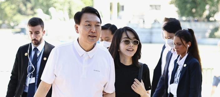 "윤석열 부부 전담 검찰청이냐, 국민의힘 해산 위기 몰릴 수도." 이미지