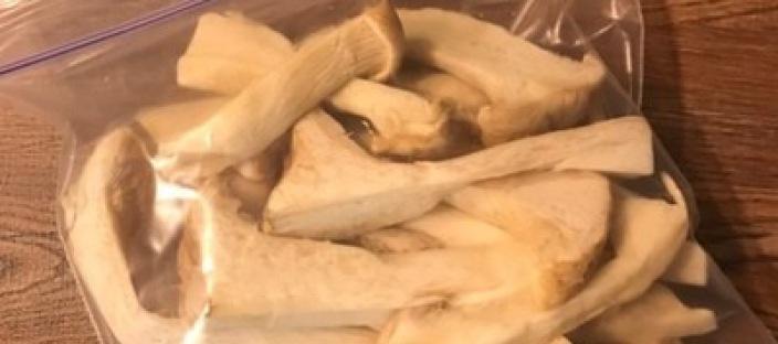 냉동실에 있는 "이 음식 바로 버리세요" 의사들이 제발 먹지 말라는 음식입니다 이미지