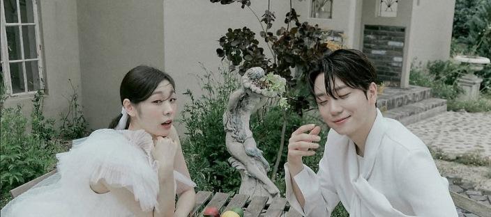 “부대가 난리났다” 면회 온 유명인 아내 덕에 군대에서 팬사인회 했다는 연하 남편 가수 이미지