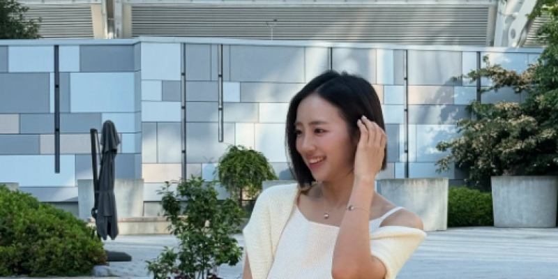 KBS 기상센터에서 활짝 웃는 배혜지