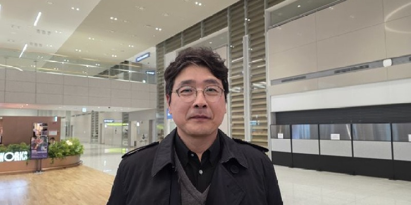 인터뷰 중인 홍원기