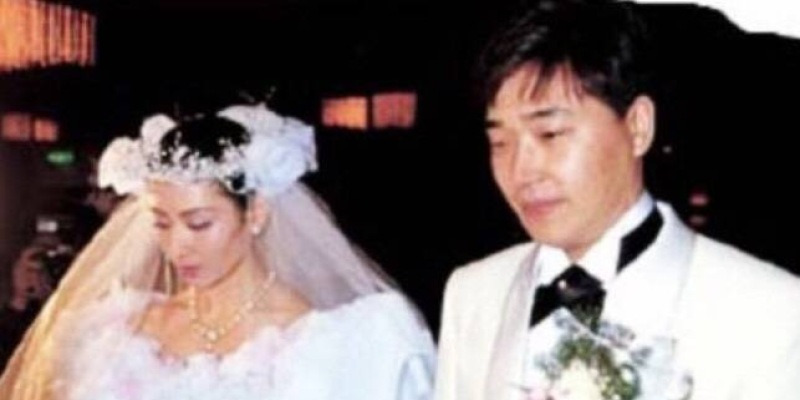 トップ女優、整形外科医の夫と6年間別居20年後に離婚を発表