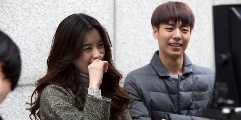분명 연인사이인데… '이모와 조카’로 오해받은 연상연하 탑배우 커플 - 콘텐츠뷰