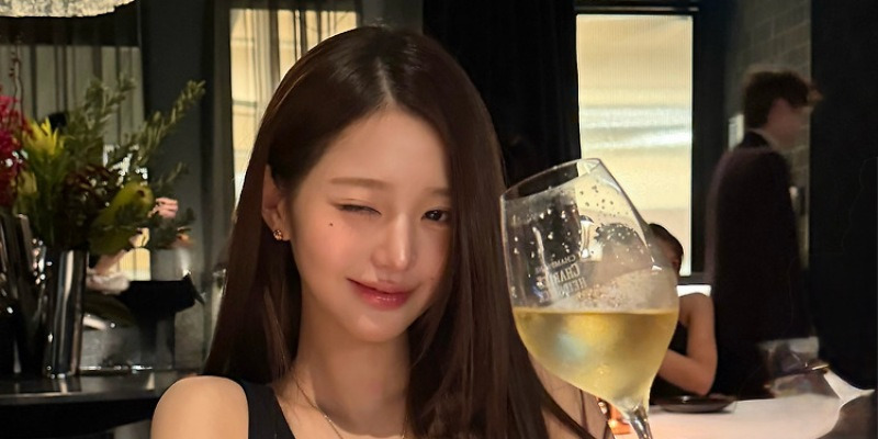장원영, 와인잔 들고 윙크 한 방…"심장 떨어졌다" 반응 폭주 - 콘텐츠뷰