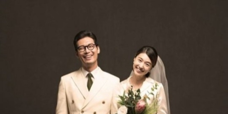 Actor Park Hoon and Park Min-jung File Marriage Registration 6 Years After Wedding
