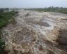 태풍 '찬투' 제주도 휩쓸었다..한라산에 1200mm 폭우