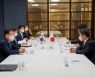 Seoul, Tokyo ministers meet, but remain apart over wartime history