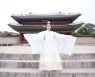 [포토] '한복홍보 미디어 포토세션'에서 포토타임 갖는 한빛단 김민경 회장