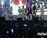 한국외대 축제에서 공연하는 싸이
