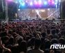 한국외대 축제 찾은 가수 싸이