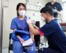 [포토]의료진 먼저 원숭이두창 대응 백신 접종