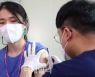 [포토]원숭이두창 백신 접종받는 의료진