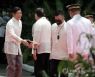 마르코스의 아들, 필리핀 대통령 취임..독재자 가문 36년만에 '재등장'