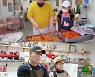 [TV 엿보기] '골목식당' 가격인상 거부하는 원주 칼국수 사장님, 3MC 울린 이유
