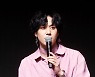 [공식] 갓세븐 유겸, AOMG로  이적하나..JYP "재계약 다각도로 논의 중"